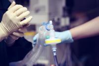 intubation close up / Getty Images